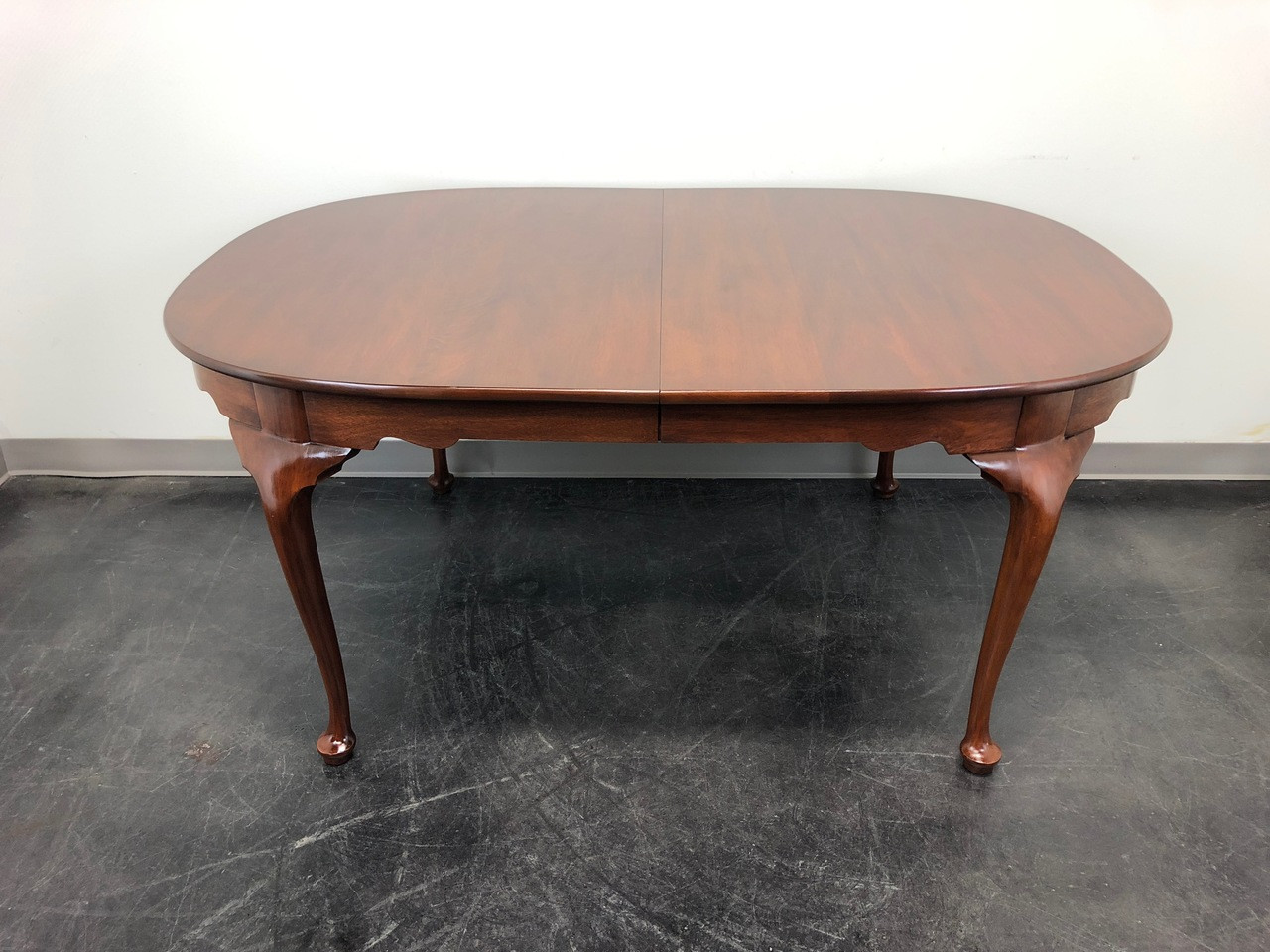 queen anne dining table white henkel harris solid mahogany queen anne dining table 2211 finish 29 queen anne dining table white henkel harris solid mahogany queen anne dining table 2211 finish 29